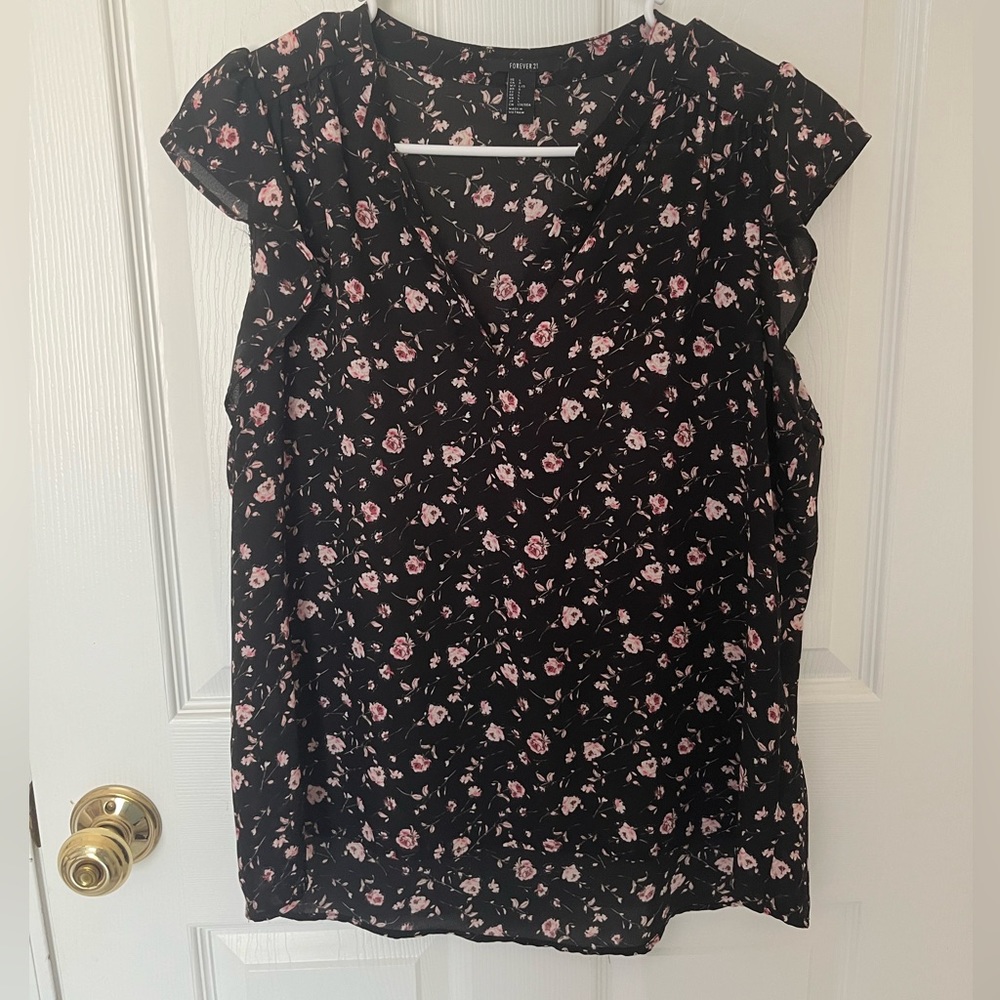 EUC Women’s Floral V-Neck Top Size Large